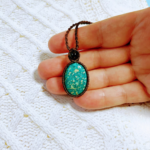 アマゾナイトのマクラメペンダント ネックレス・ペンダント monaka  