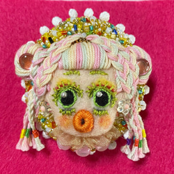 羊毛フェルトブローチ★ハンドメイド★刺繍★ビーズ★ 心華やかなお花畑 羊毛フェルト ビーズ刺繍 ブローチ 女の子 ① ブローチ ナッツ