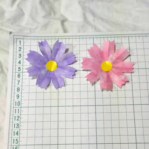 秋桜・コスモス・切り紙・折り紙・秋・9月10月・壁面飾り