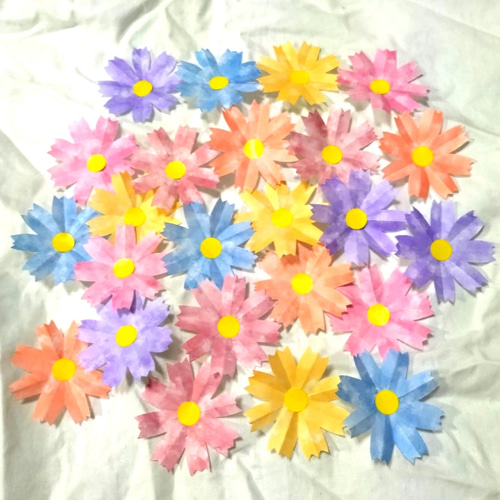 秋桜・コスモス・切り紙・折り紙・秋・9月10月・壁面飾り・☆保育園