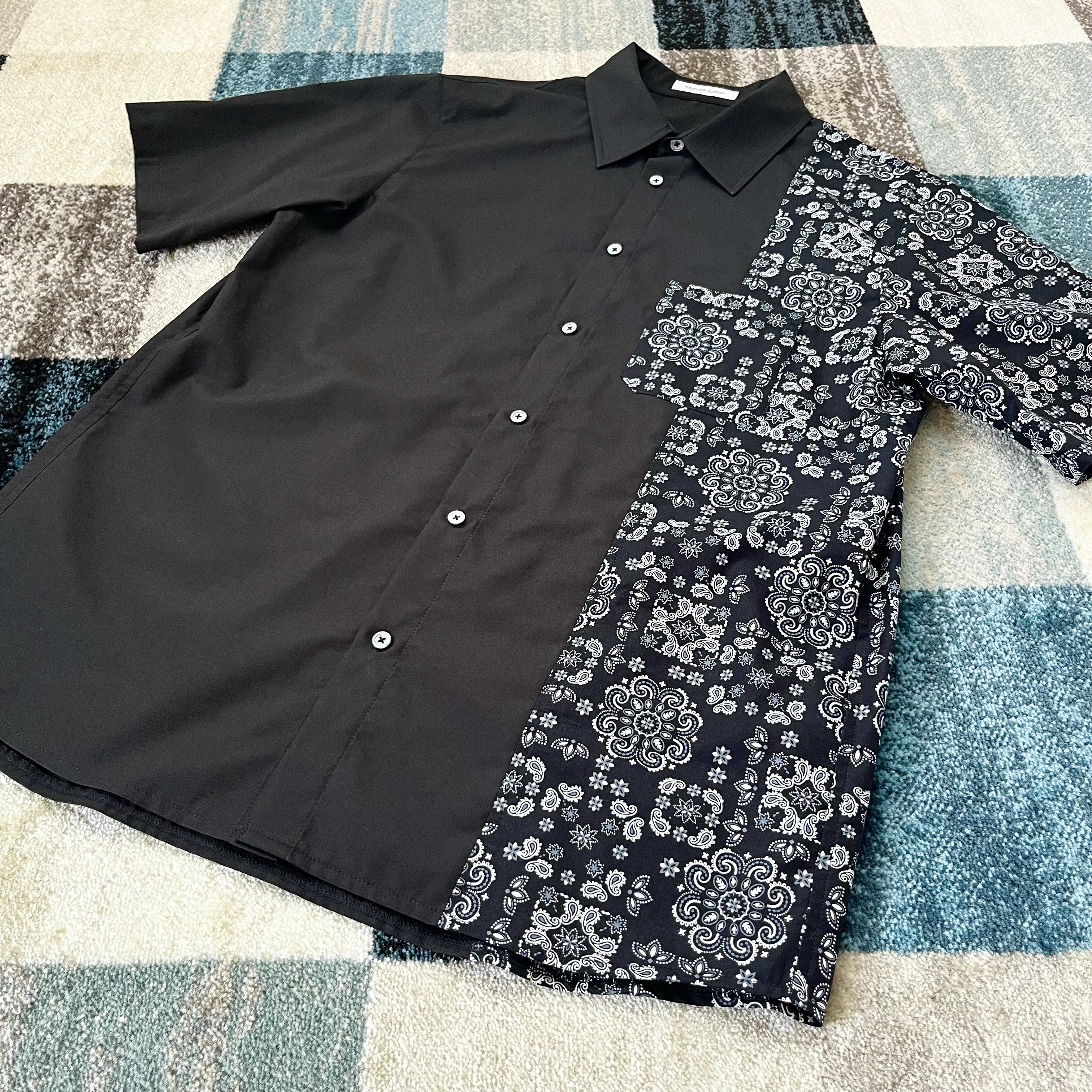 ペイズリー柄切替ブラックシャツ