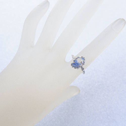 幻想的なデュモルチェライトリング(フリーサイズ) デュモルチェライトインクオーツ 粒の装飾入り幅広いリング | nekkah