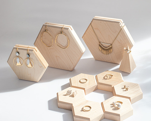 アクセサリーディスプレイトレイ ジュエリー展示スタンド 六角形 木製台座 組み立て式 店舗展示 撮影用 その他インテリア雑貨  凜～アクセサリー収納専門店 通販 17995432｜Creema(クリーマ) 植物スタンド、六角形プラントトレイ、木製ディスプレイスタンド 木製ベース形状台座 彫刻工芸品、盆栽台座ホームデコレーションディスプレ