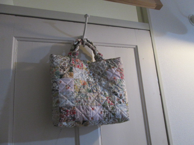 La poignée tresse 三つ編み持ち手のリバティパッチワークキルトの手提げトート