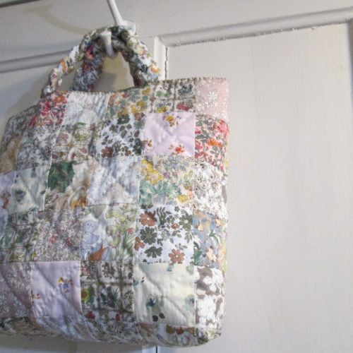 La poignée tresse 三つ編み持ち手のリバティパッチワークキルトの