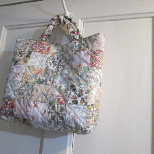 ハンドメイド　リバティ　パッチワークキルト　トートバッグ 5eec6e2dd1b00f5932dbee3a2394ba