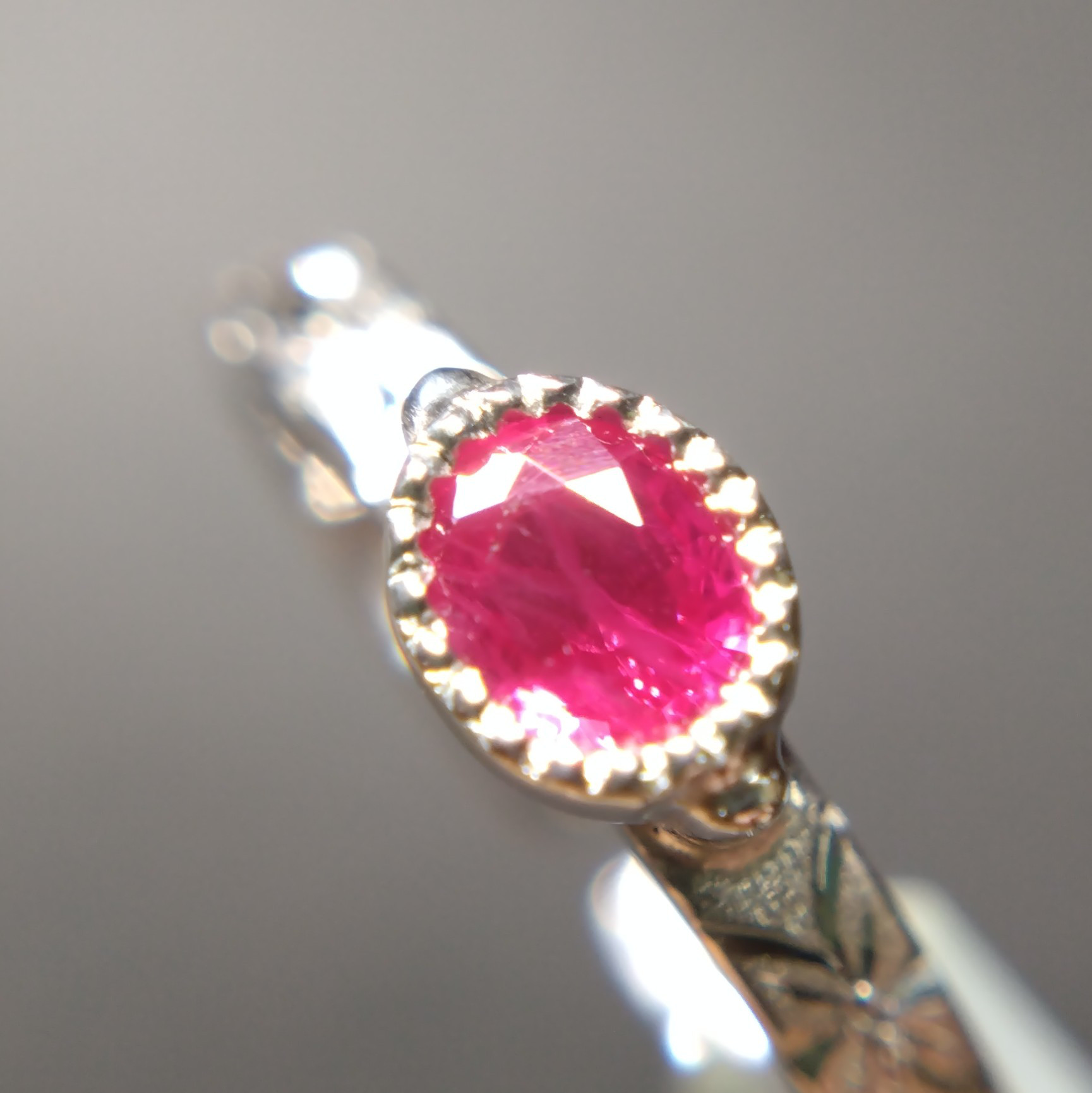 ルビー　天然石　誕生石　７月　リング　一点物　金属アレルギー対応　ミルグレイン　勿忘草　シルバー９２５