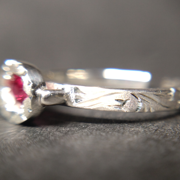 ルビー　天然石　誕生石　７月　リング　一点物　金属アレルギー対応　ハート 　唐草　シルバー９２５ 3枚目の画像