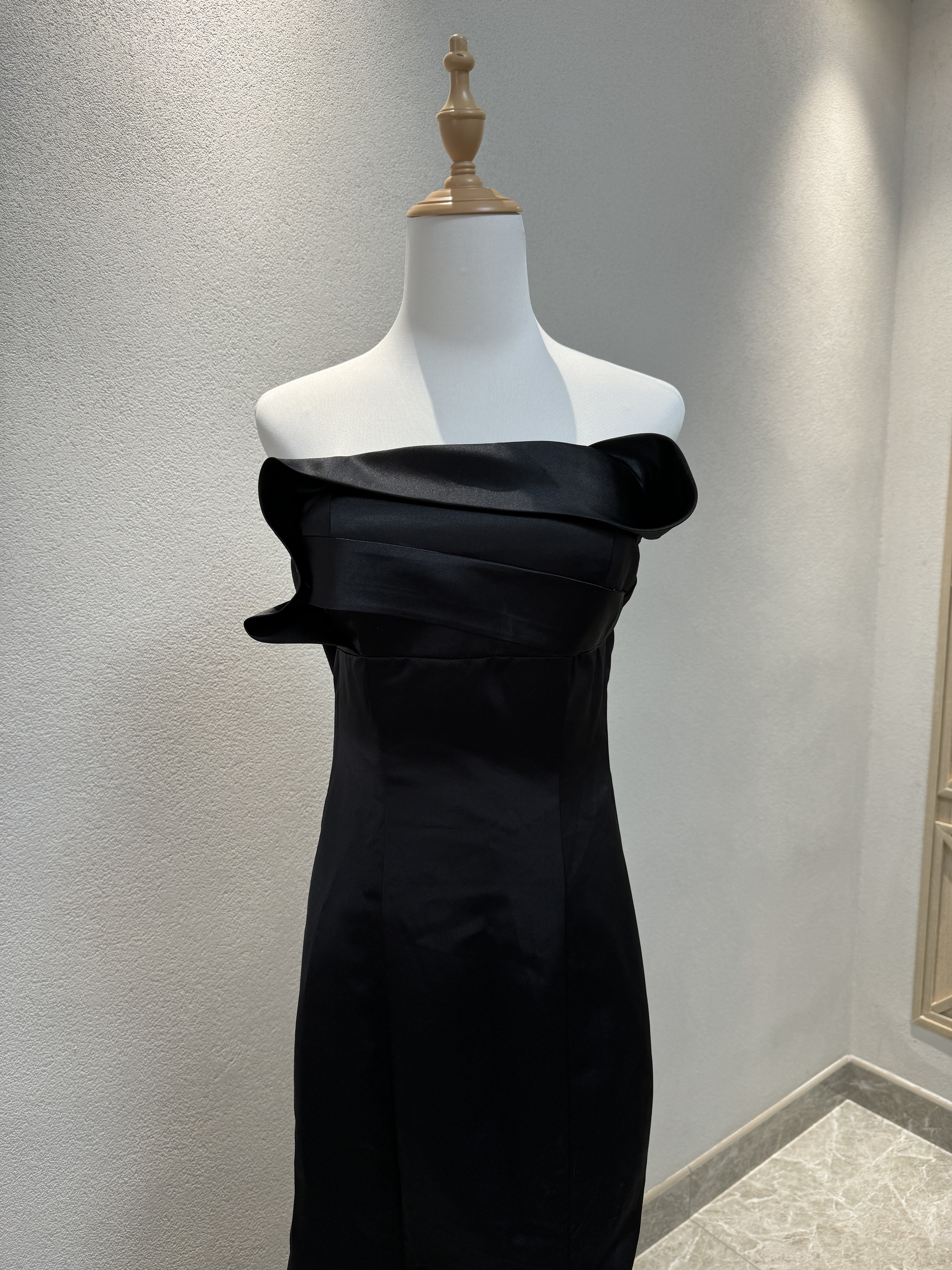 抜群のおしゃれ見え　高級サテン　オフショルダー　マーメイド　ブラック　バックリボン　ロングトレーン　オーダー可能パーティ