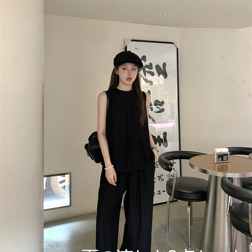 上着+キュロットパンツを組み合わせた服装 ， 簡単な，ふくらはぎを