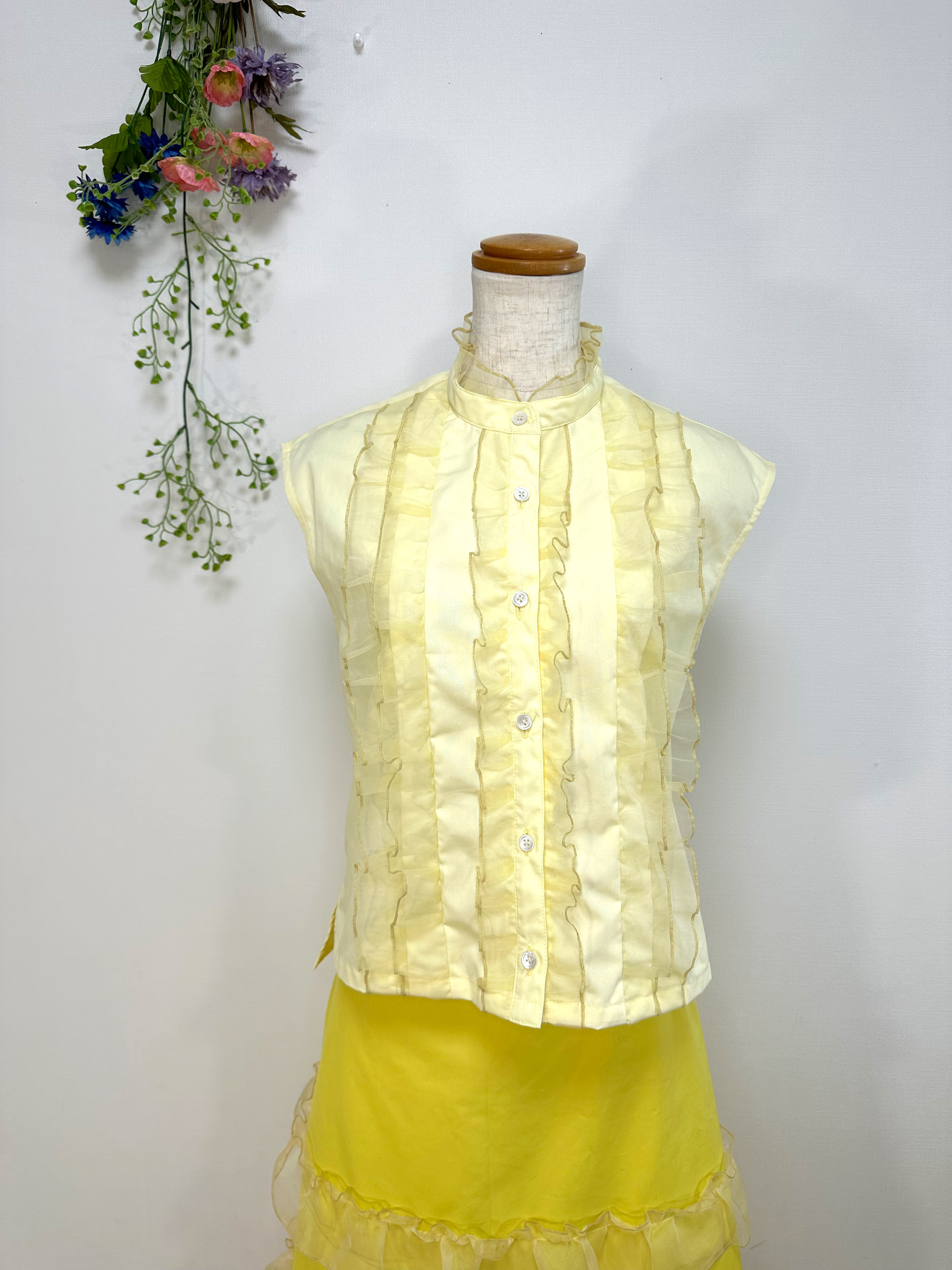 フレンチスリーブフリルブラウス