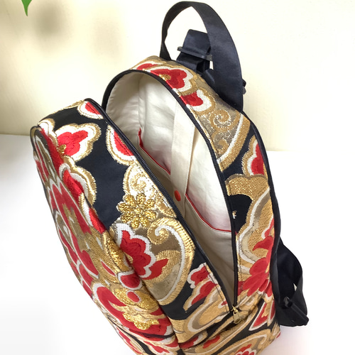 SOLD【一点もの】リメイク帯 上品な着物のリュック／C71
