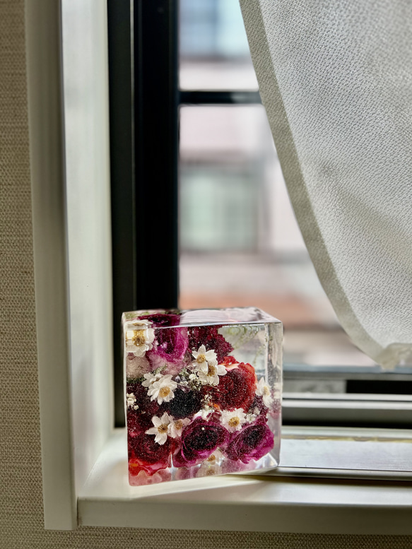 アフターブーケ　クリスタルフローラ　スクエア Sサイズ 胡蝶蘭 樹脂に入れると透けてしまう場合があります