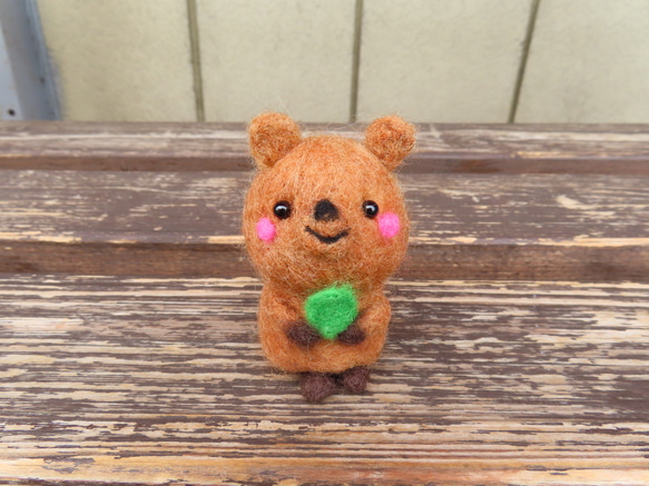 葉っぱがお守りクアッカワラビーちゃん 羊毛フェルト 紫花 通販