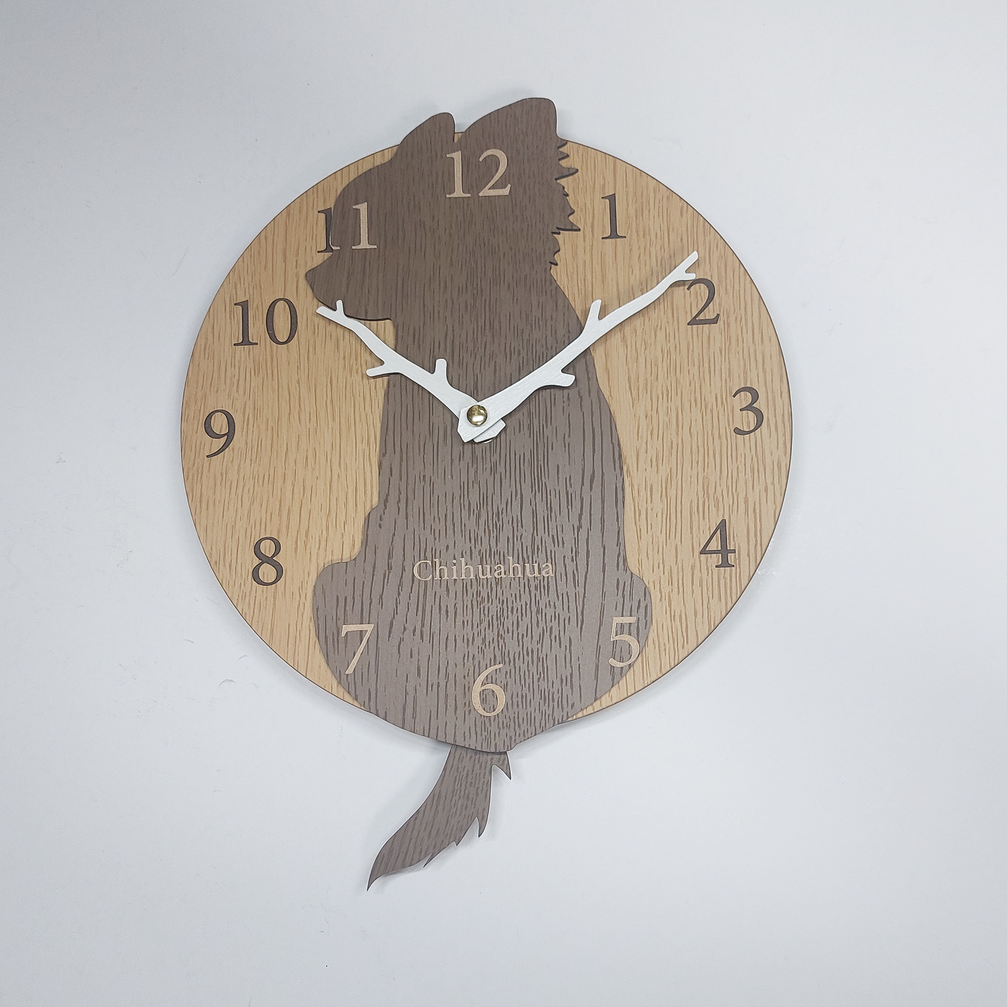 【期間限定値下げ3000円引き】【静音タイプに変更可】名入れ・文字入れ　しっぽが振り子　掛け時計 　チワワ　茶色