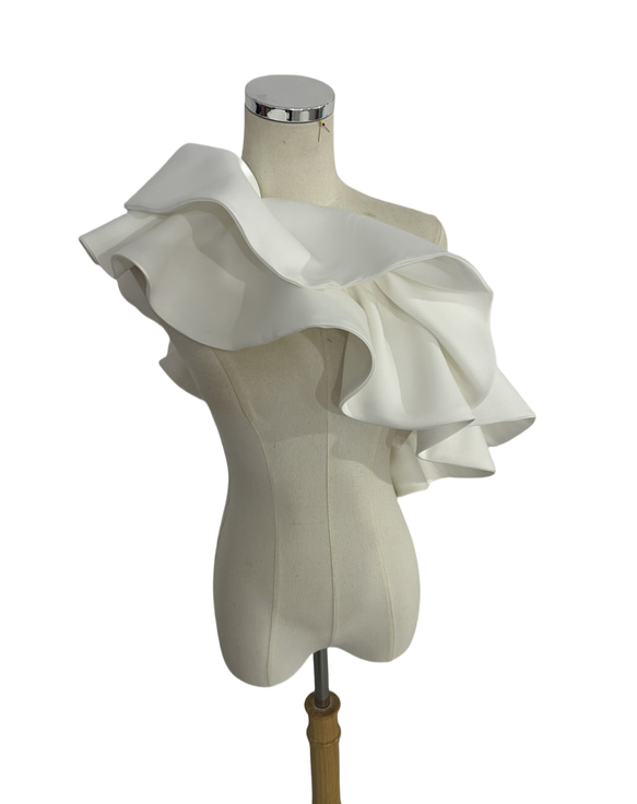 ウエディングドレス ショルダー型 マット生地 ラッフルフリル オフ  