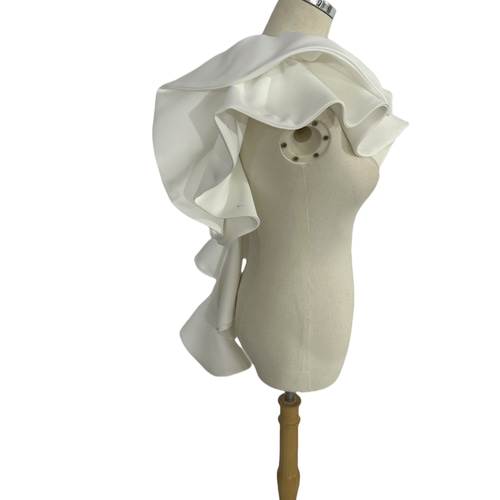 ウエディングドレス ショルダー型 マット生地 ラッフルフリル オフ  