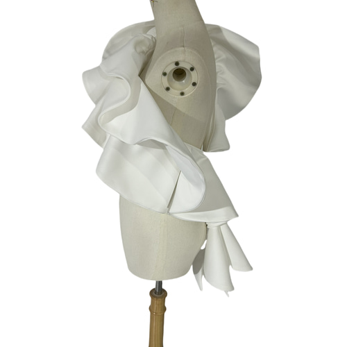 ウエディングドレス ショルダー型 マット生地 ラッフルフリル オフ  