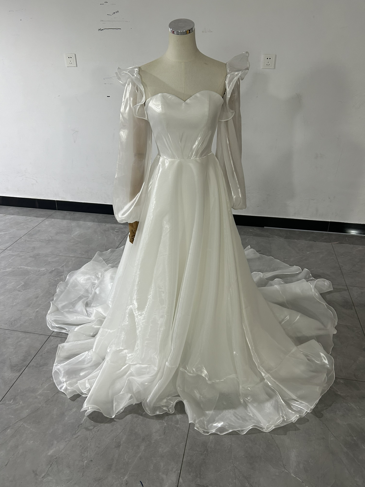 フランス風 キャミソール パーティードレス オフホワイト 取り外し袖 光沢感 前撮り 28,793円