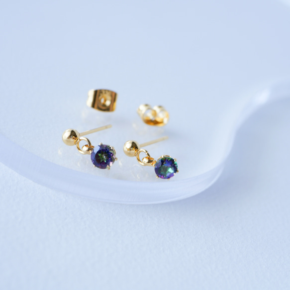 ミスティックトパーズの揺れる一粒ピアス ４ｍｍ　11月誕生石　サージカルステンレス　金属アレルギー対応　つけっぱなしOK 9枚目の画像
