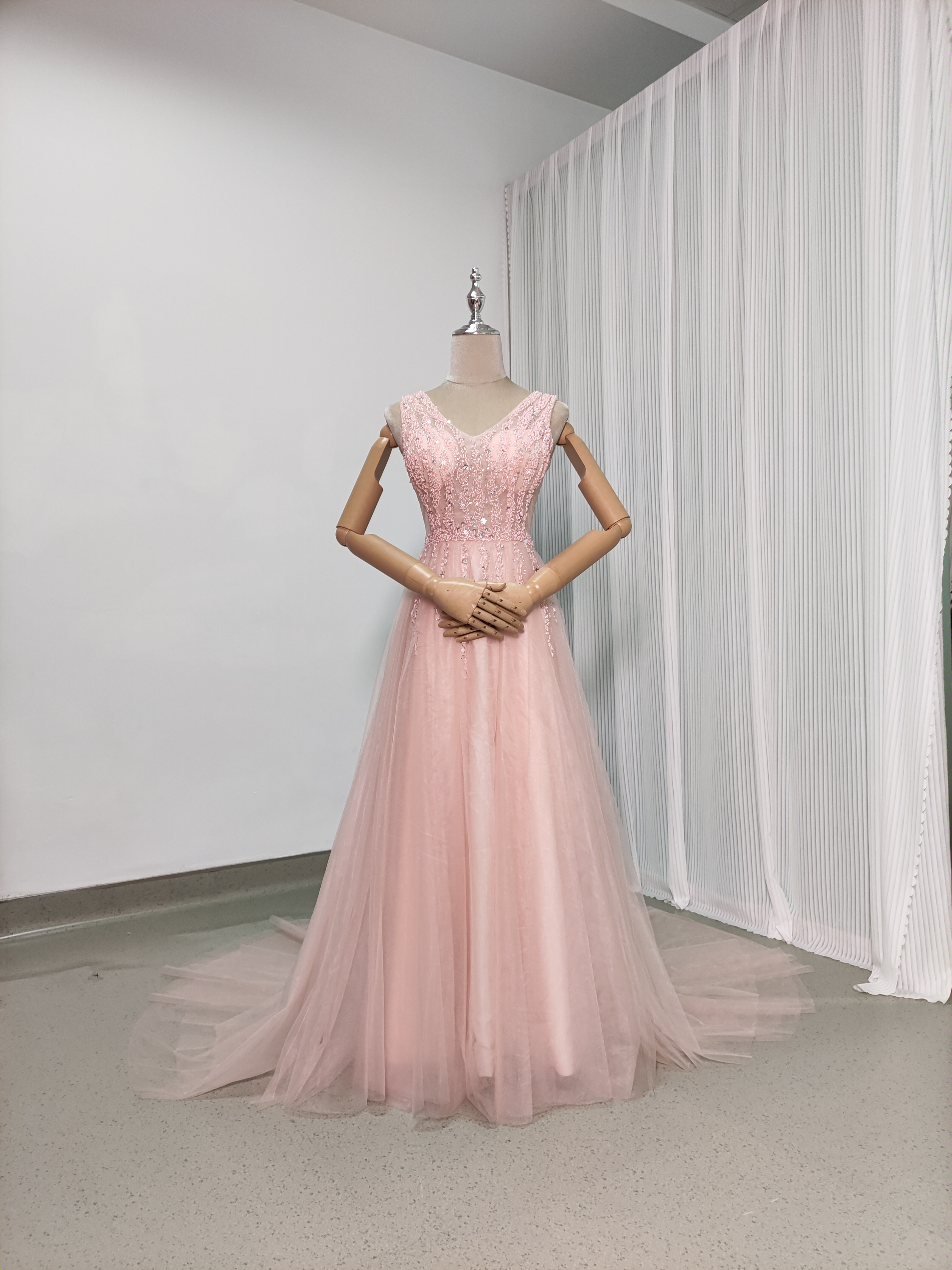 送料無料！パーティードレス  もも色 ファスナー キラキラ光る刺繍 キラキラスパンコール  ビジュードレス  演奏会