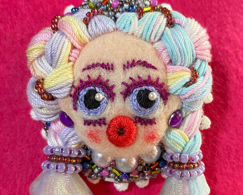 羊毛フェルト ビーズ刺繍 ブローチ 女の子 ② ブローチ ナッツ