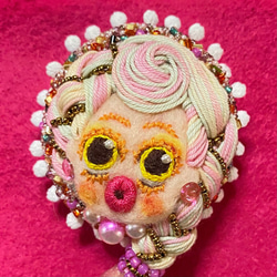 羊毛フェルト ビーズ刺繍 ブローチ 女の子 ① ブローチ ナッツ