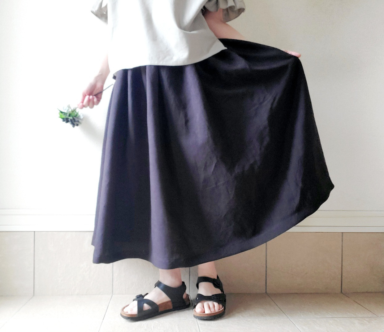 【風が通る服】涼しげな大人のギャザースカート♡お腹まわりスッキリ　軽くて心地良い　リヨセルリネン暗黒色　セットアップも♡