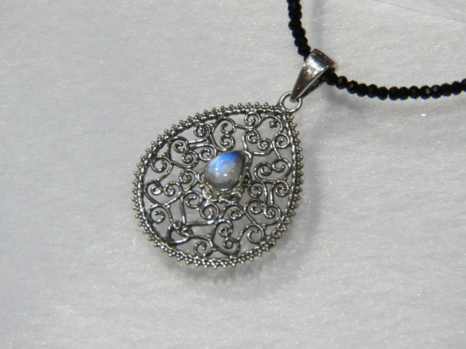 青い月の石！！貴重なブルームーンストーンの一点物シルバーペンダント！完全ナチュラル　天然石　２