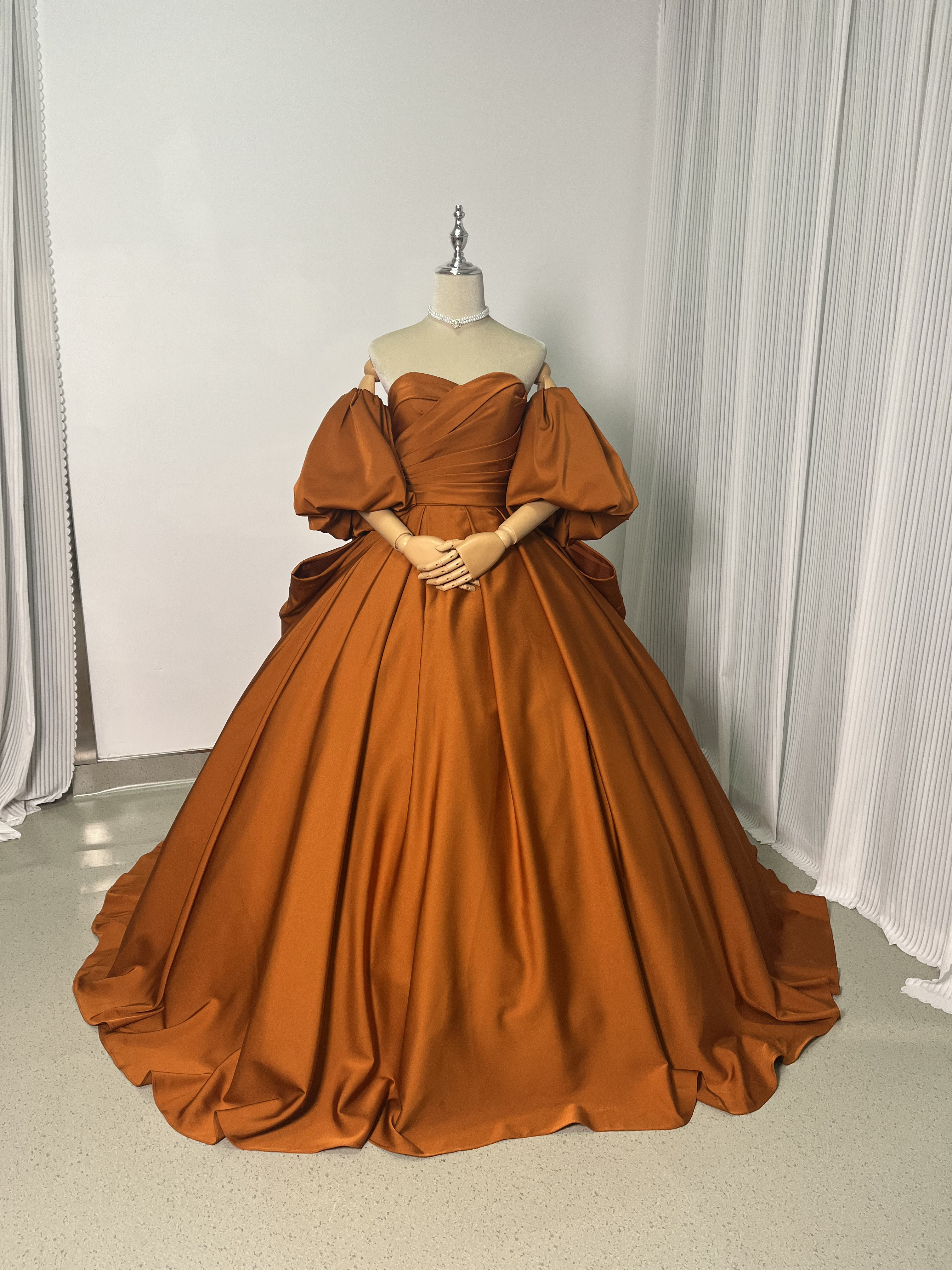 送料無料！カラードレス 3ways ふっくら柔らかなバックリボン  パフスリーブ 高級イタリアサテン テラコッタ色 結婚