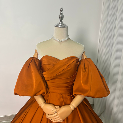 テラコッタカラードレス　オフショル　サテン　パフスリーブ　パニエ テラコッタカラードレス オフショル サテン パフスリーブ パニエ