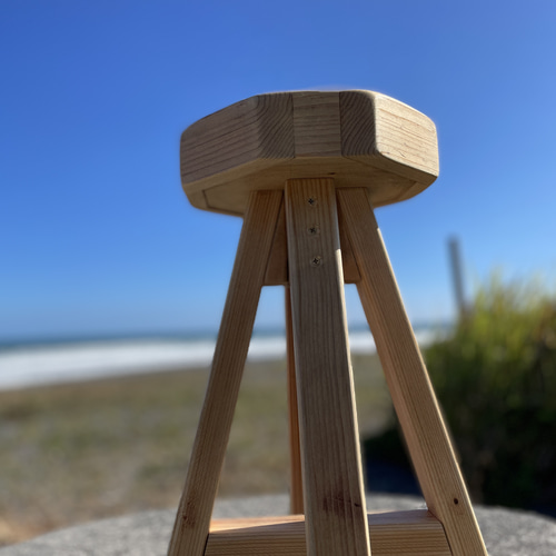 八角形の天板がかわいい。なんにでも使えるオクタゴンスツール【ウッド