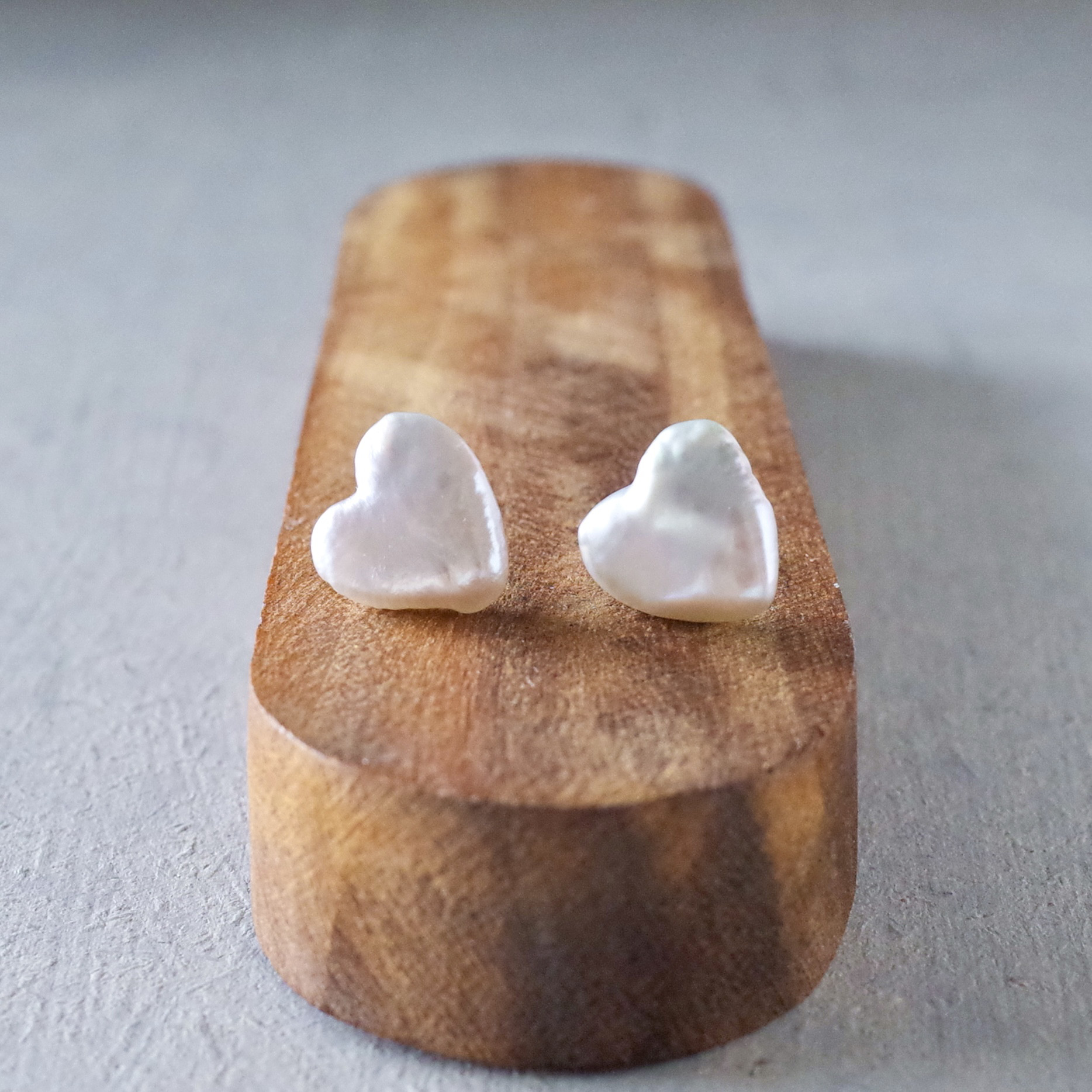 ハート型パールのスタッドピアス(14kgf)