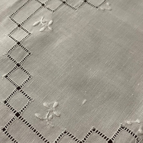 ドロンワークと桔梗の花刺繍テーブルクロス その他インテリア雑貨