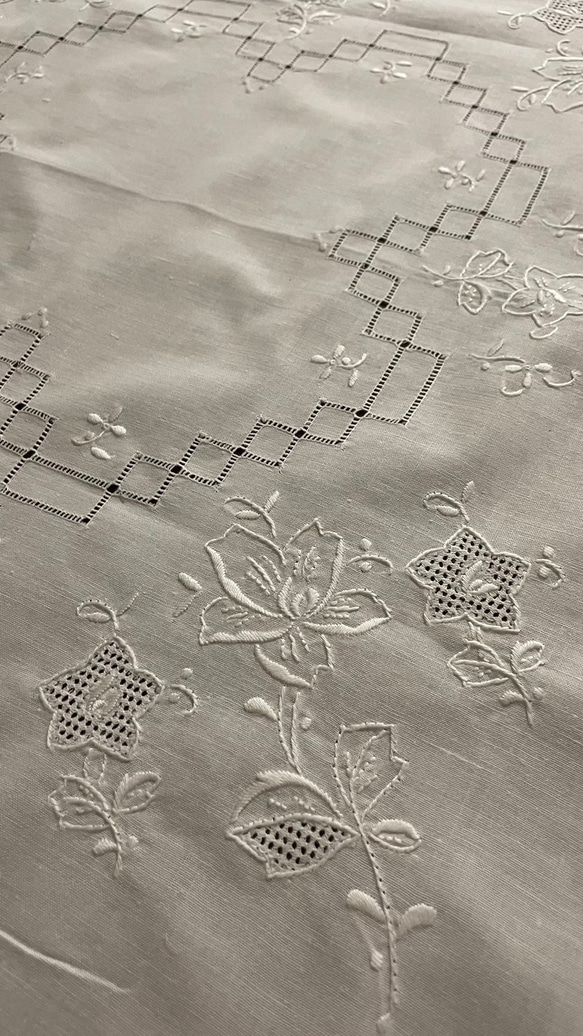 ドロンワークと桔梗の花刺繍テーブルクロス その他インテリア