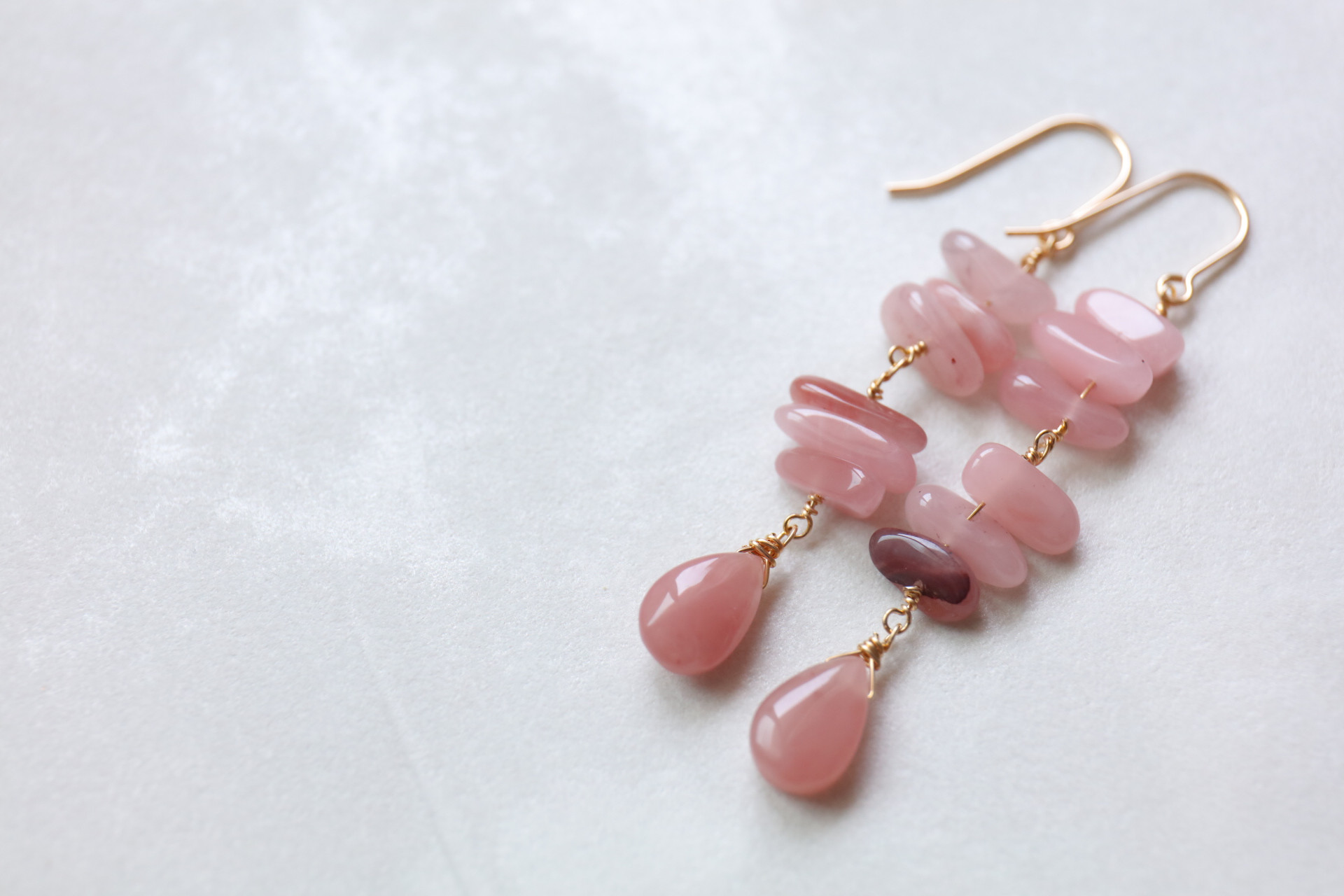 【14kgf】グァバクォーツロングピアス