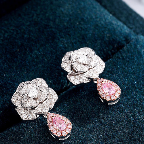 花モチーフ ピンクダイヤモンド付きピアスk18 ピアス（スタッド・一粒  