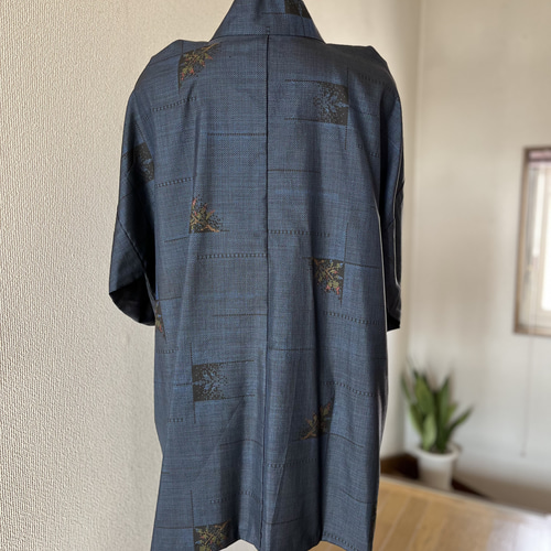 白大島紬　作務衣（上衣）着物リメイク　菊模様　現品のみ　和のお洒落上衣　シルク 大島紬 作務衣 シルク 現品限り 男女兼用可能 お洒落さんの