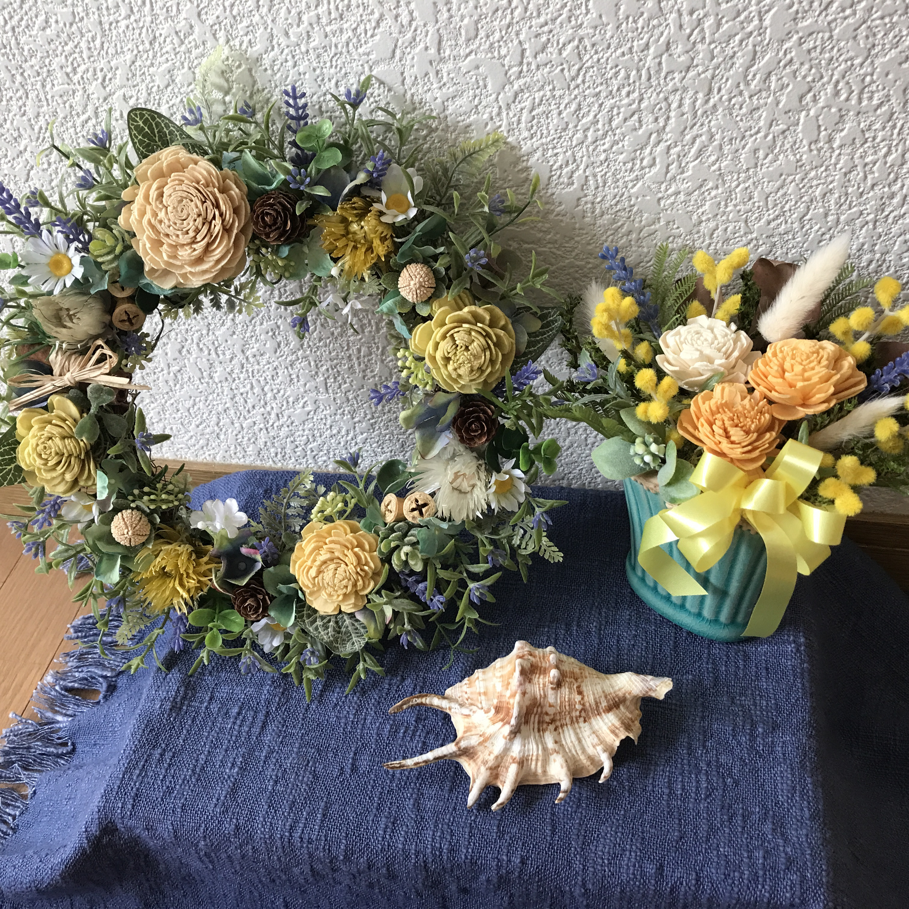 《 Creema 限定》ラベンダーとソラフラワーのグリーンリース＆ミモザとソラローズのアレンジの2セット（1組）