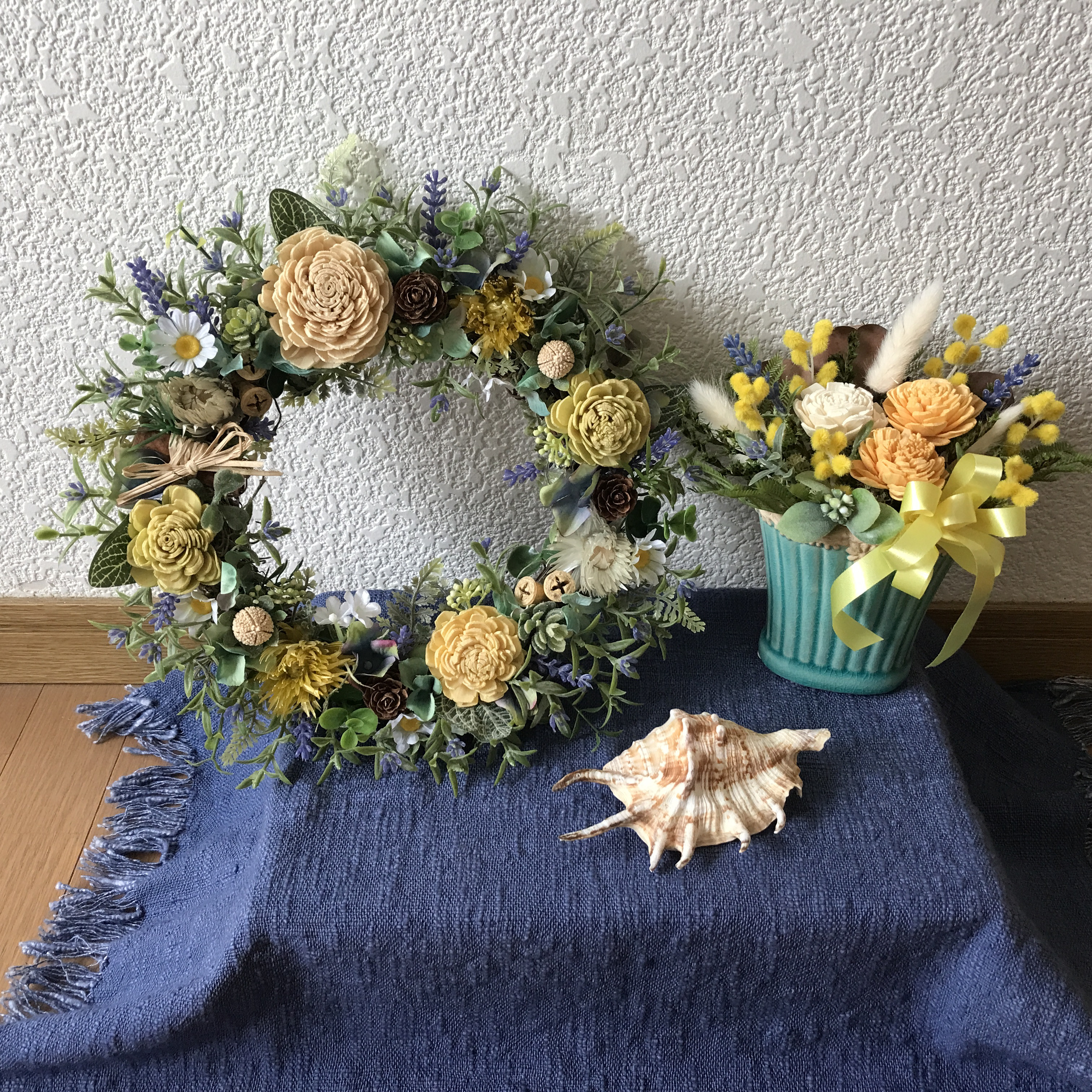 《 Creema 限定》ラベンダーとソラフラワーのグリーンリース＆ミモザとソラローズのアレンジの2セット（1組）