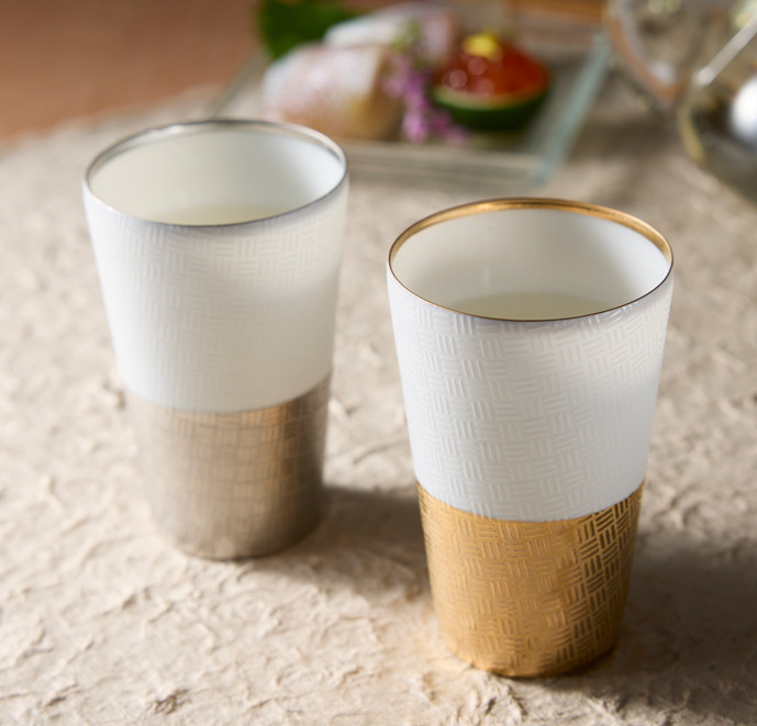 US-1015Bうすづくり　冷酒盃ペア　あじろ【日本製　美濃焼】（日本酒　酒器　ぐい飲み　盃　金色） 12,870円