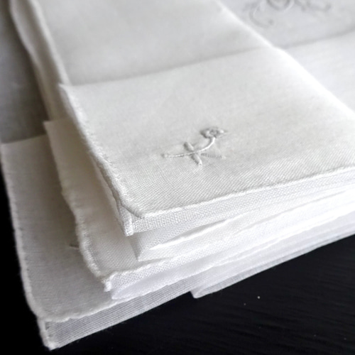 フランス アンティーク 花の刺繍 ハンカチ 創作品 素材 リメイク 修復