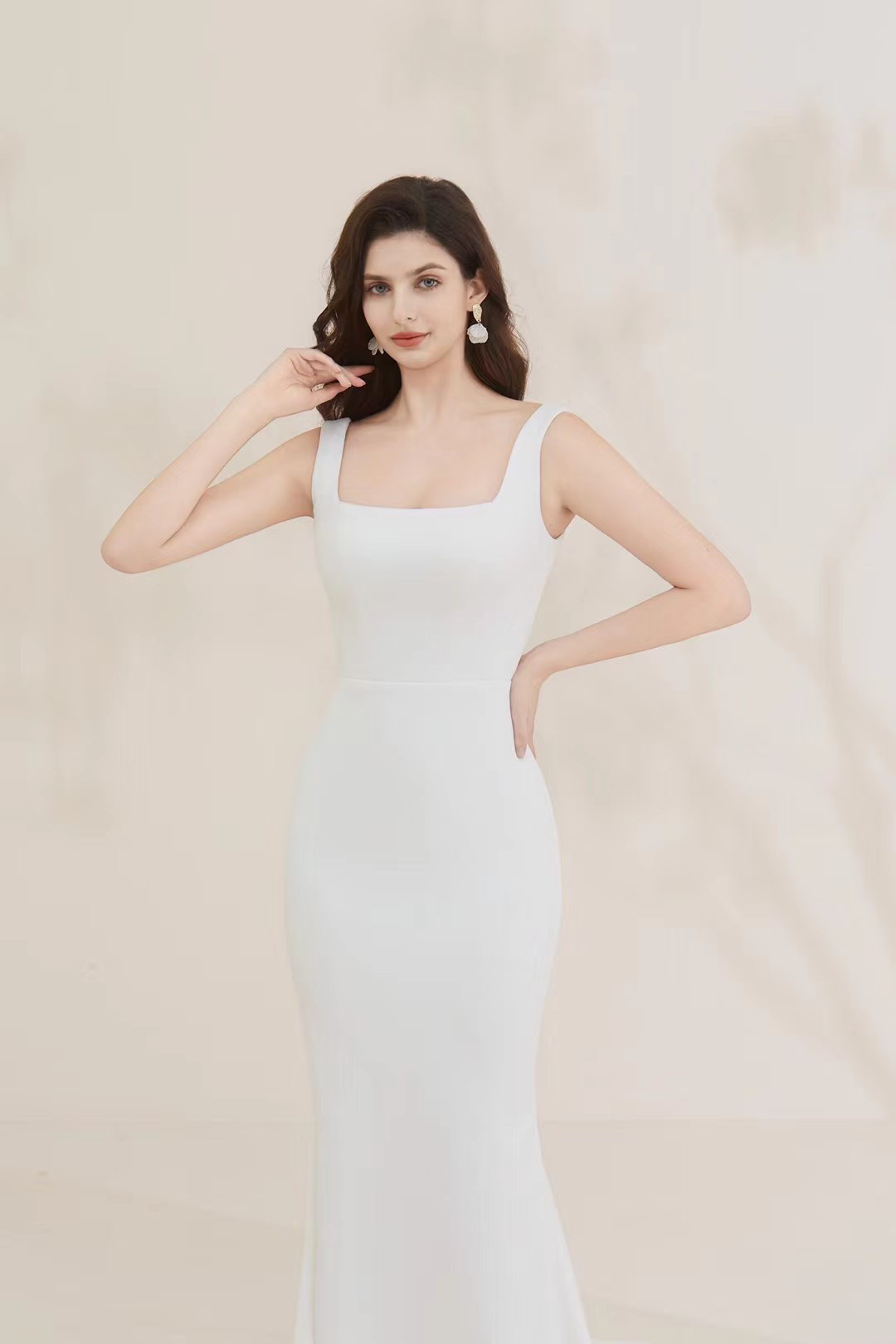 見逃さない！袖なし　スクエアネックファスナー/チャック　くるみボタン　パーティードレス/披露宴/謝恩会前撮り2次会結婚式