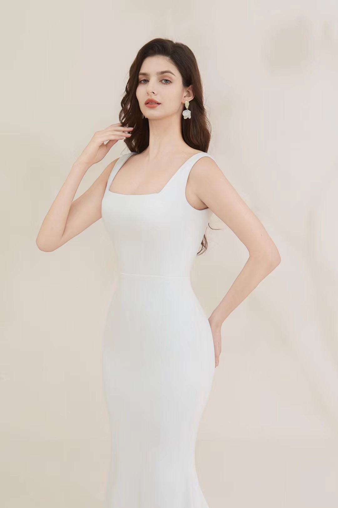 見逃さない！袖なし　スクエアネックファスナー/チャック　くるみボタン　パーティードレス/披露宴/謝恩会前撮り2次会結婚式