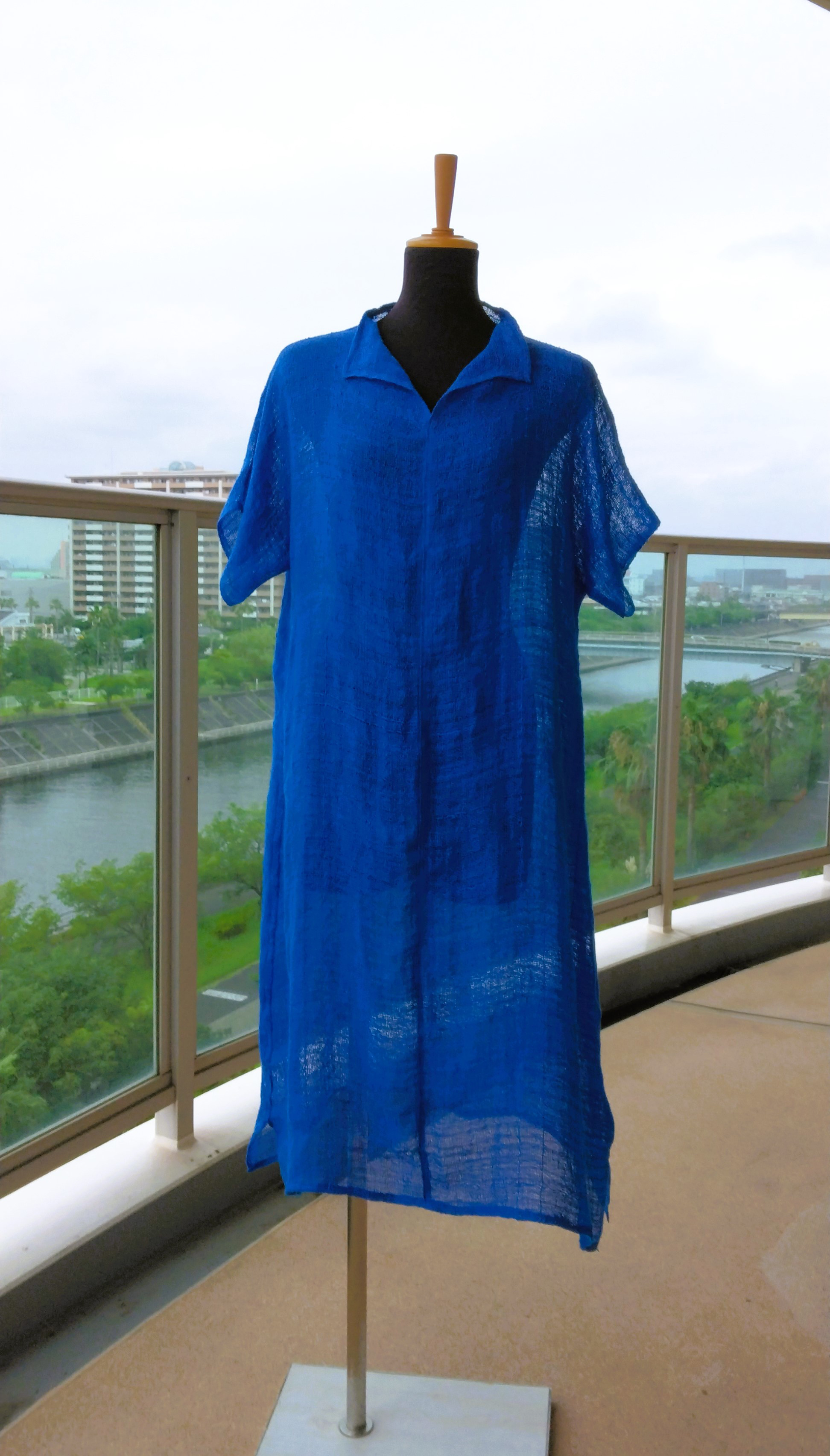 青いワンピース（リネンとコットン）