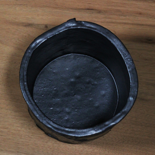 黒色陶器の丸型壺 艶黒・丸壺 | FUTAMONO-YA