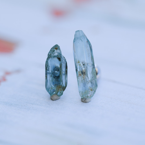 027 Heat Collection】 コークボトル アクアマリン 鉱物原石 ピアス