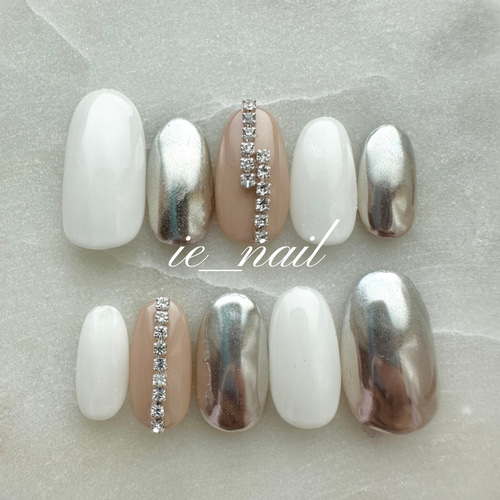 香夏ページ ネイルチップ ホワイトカラーとシルバーミラーの夏ネイル ネイルチップ（つけ爪
