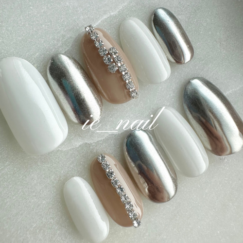ホワイトカラーとシルバーミラーの夏ネイル ネイルチップ（つけ爪