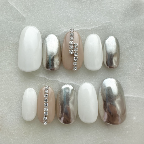 ホワイトカラーとシルバーミラーの夏ネイル ネイルチップ（つけ爪